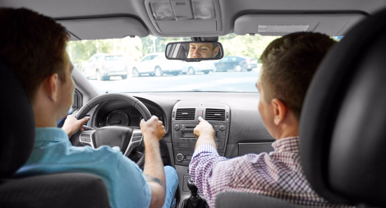 Зі скількох років можна вчитися на права